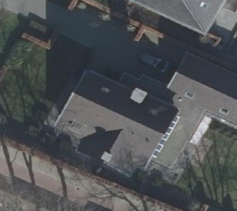 True ortho luchtfoto van Zundert met zicht op woning
