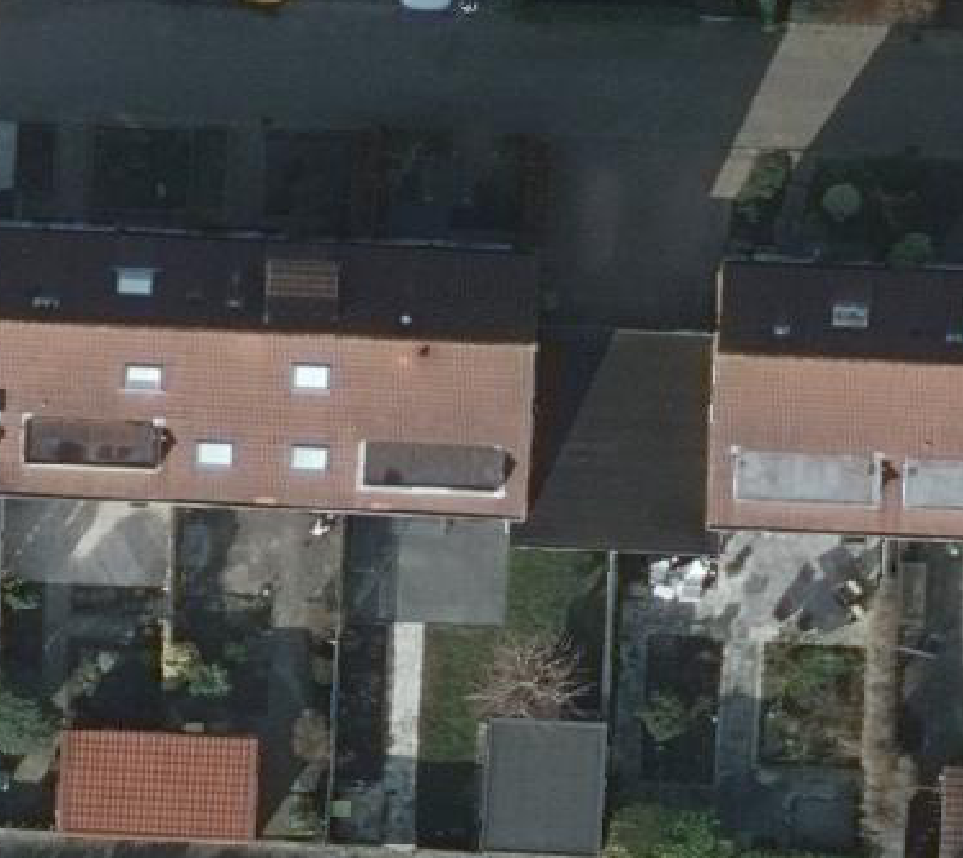 True ortho luchtfoto van Numansdorp met zicht op woning
