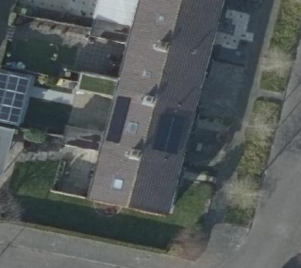 True ortho luchtfoto van Numansdorp met zicht op woning