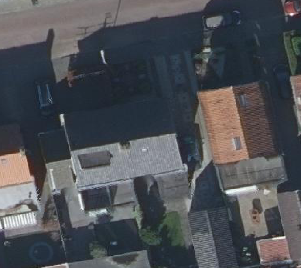 True ortho luchtfoto van 's-Gravendeel met zicht op woning