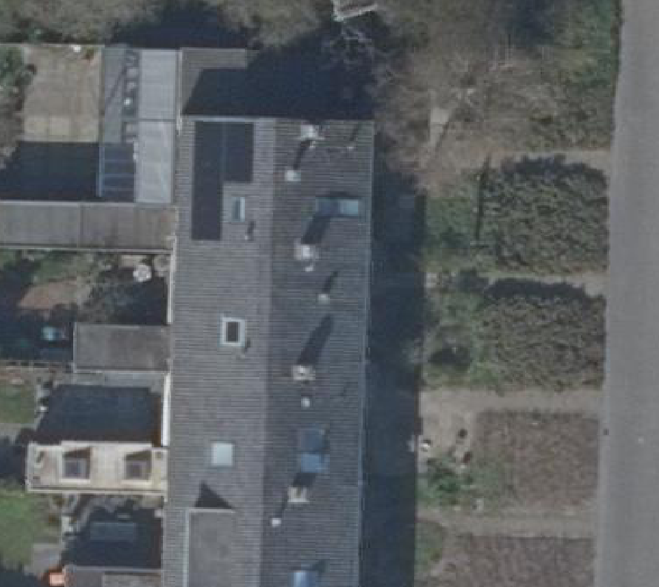 True ortho luchtfoto van Bergen (Nh) met zicht op woning