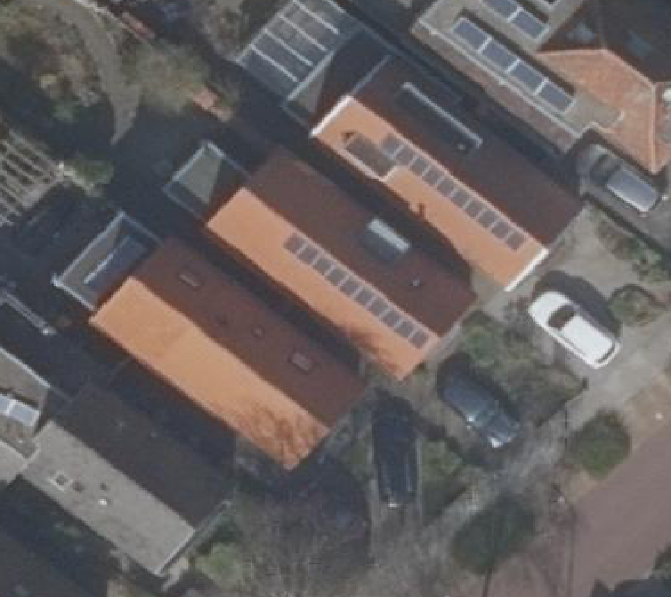 True ortho luchtfoto van Heiloo met zicht op woning