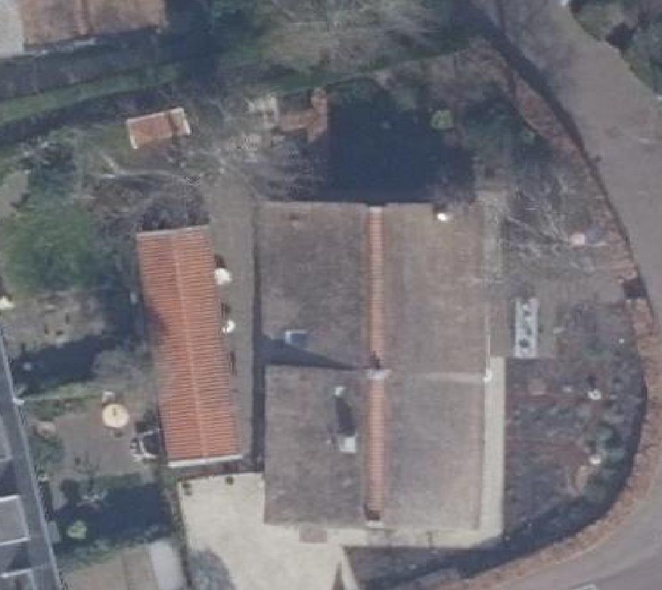 True ortho luchtfoto van Huizen met zicht op woning