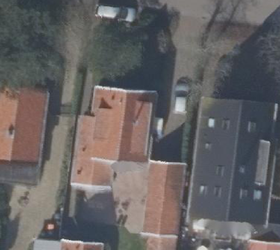 True ortho luchtfoto van Bergen (Nh) met zicht op woning
