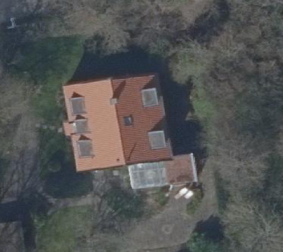 True ortho luchtfoto van Bergen (Nh) met zicht op woning