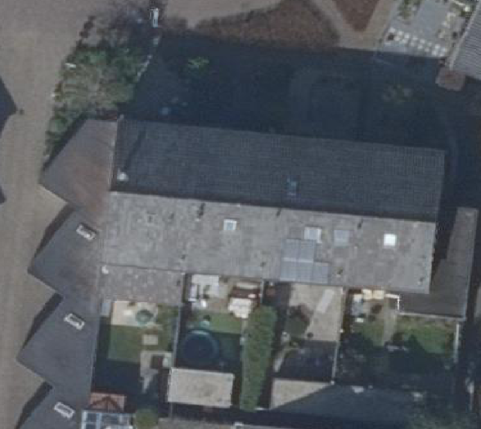 True ortho luchtfoto van Bergen (Nh) met zicht op woning