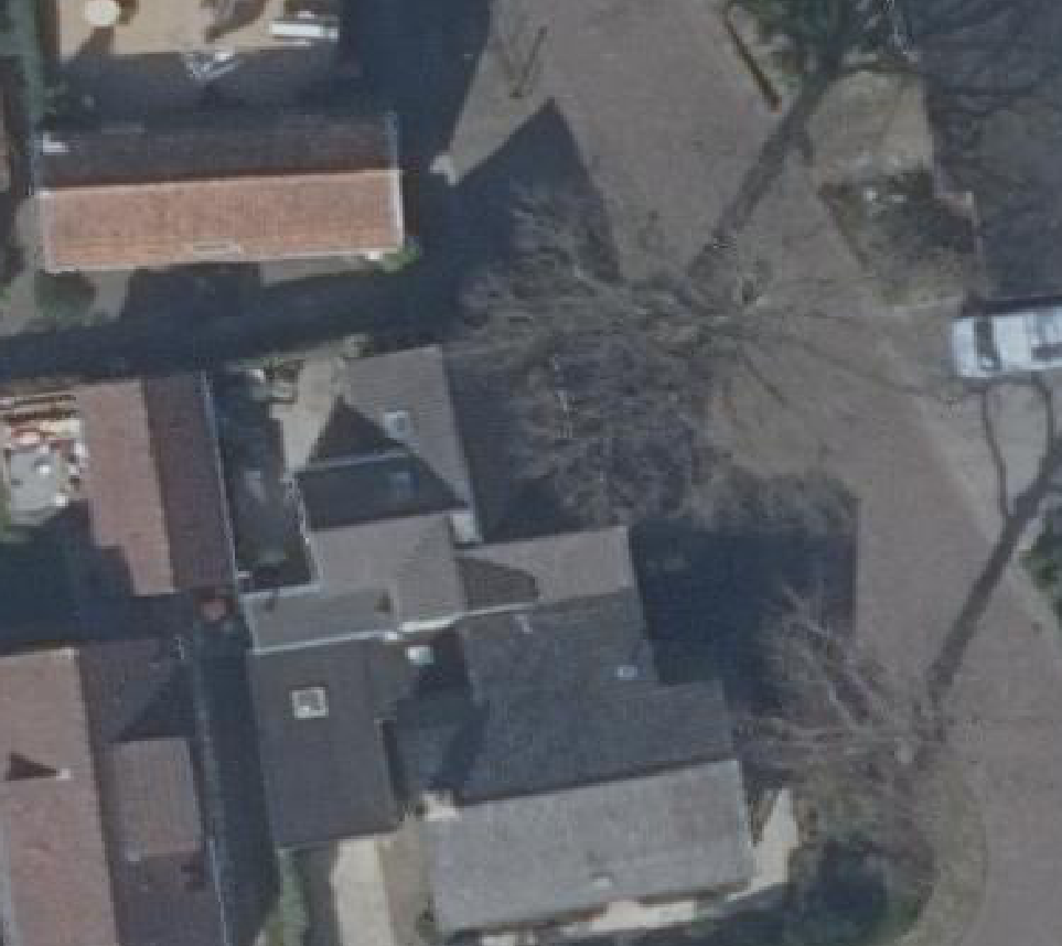 True ortho luchtfoto van Bergen (Nh) met zicht op woning