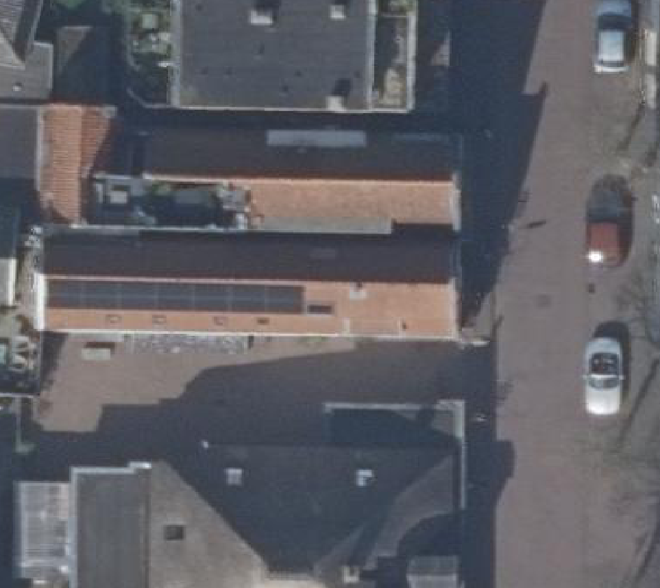 True ortho luchtfoto van Bergen (Nh) met zicht op woning