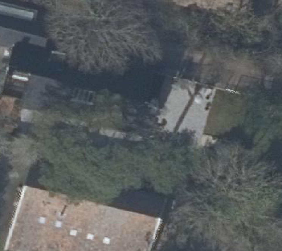 True ortho luchtfoto van Bergen (Nh) met zicht op woning