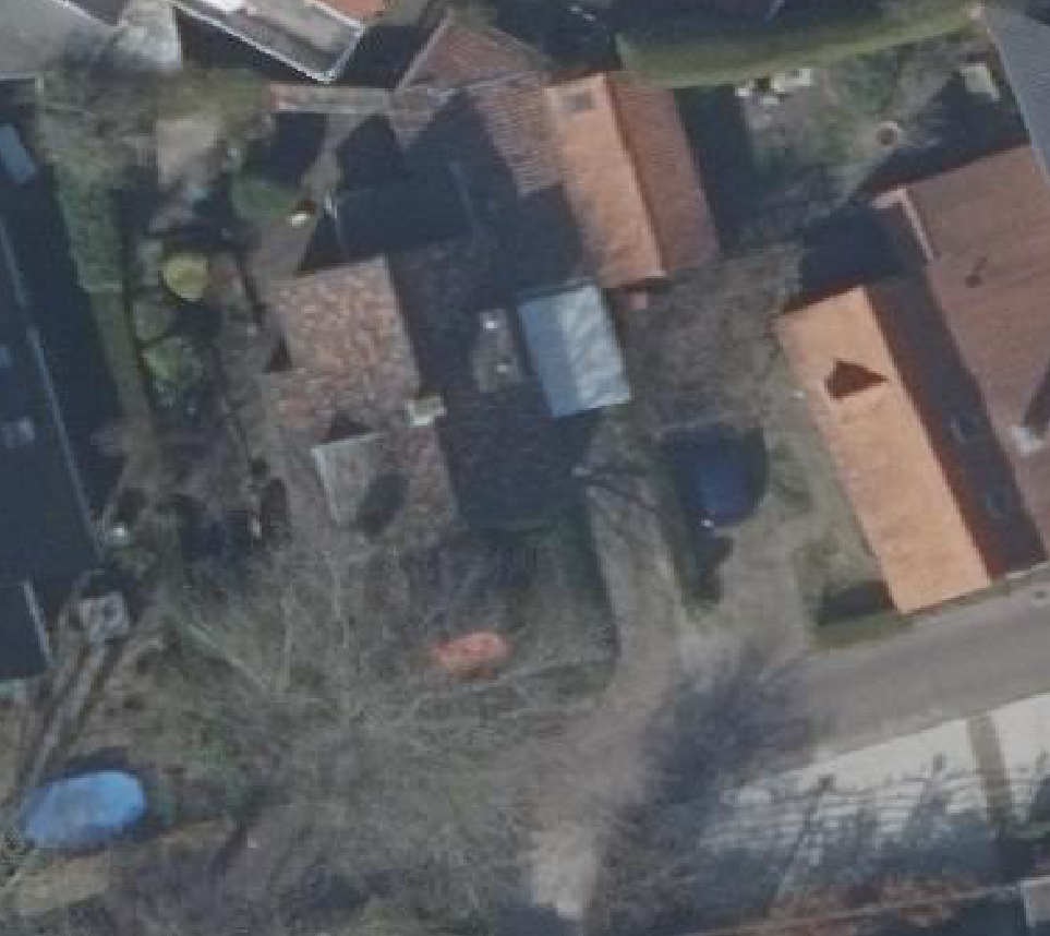 True ortho luchtfoto van Bergen (Nh) met zicht op woning