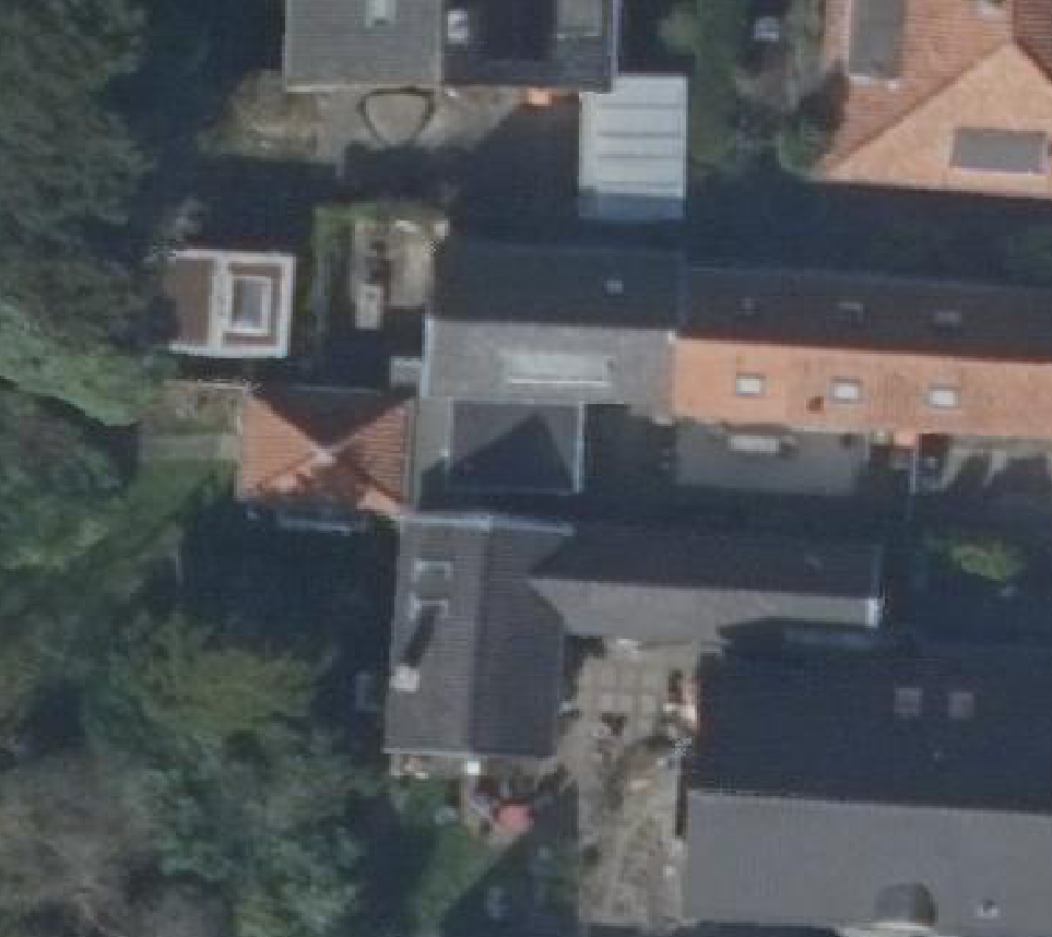 True ortho luchtfoto van Bergen (Nh) met zicht op woning