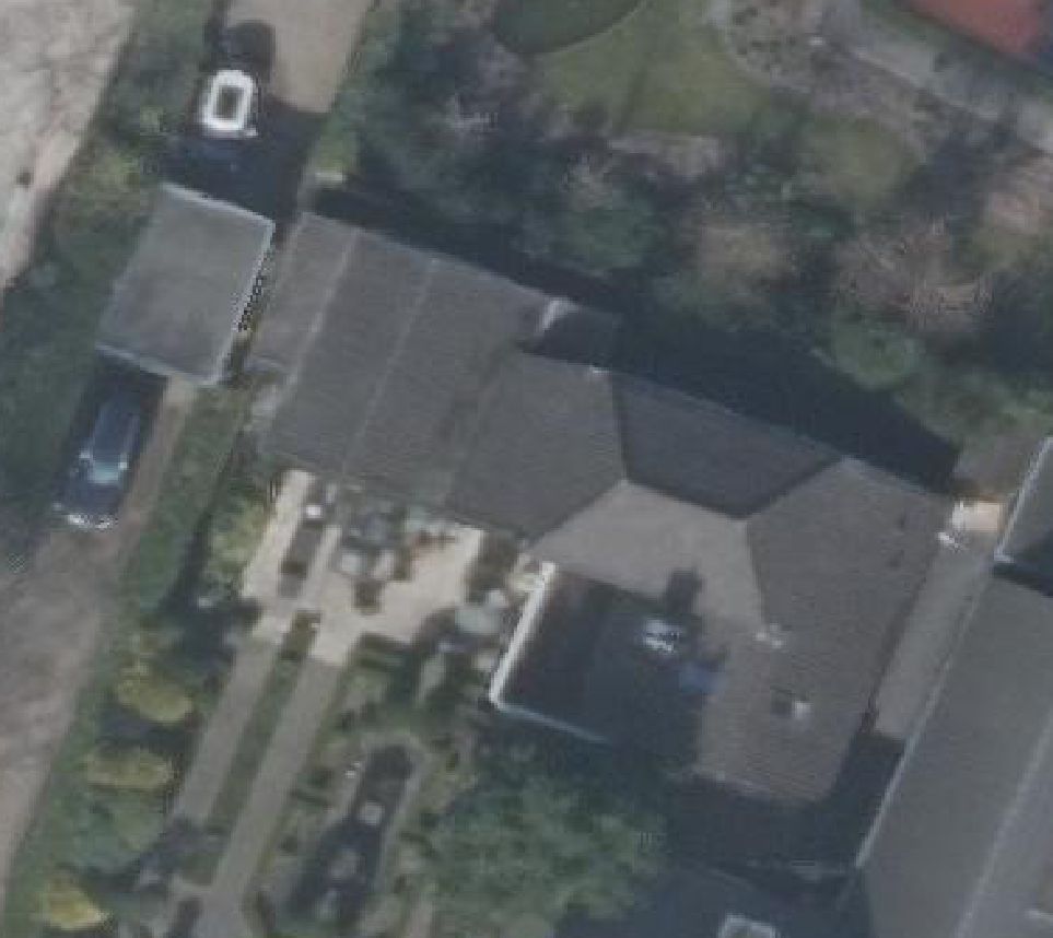 True ortho luchtfoto van Bergen (Nh) met zicht op woning