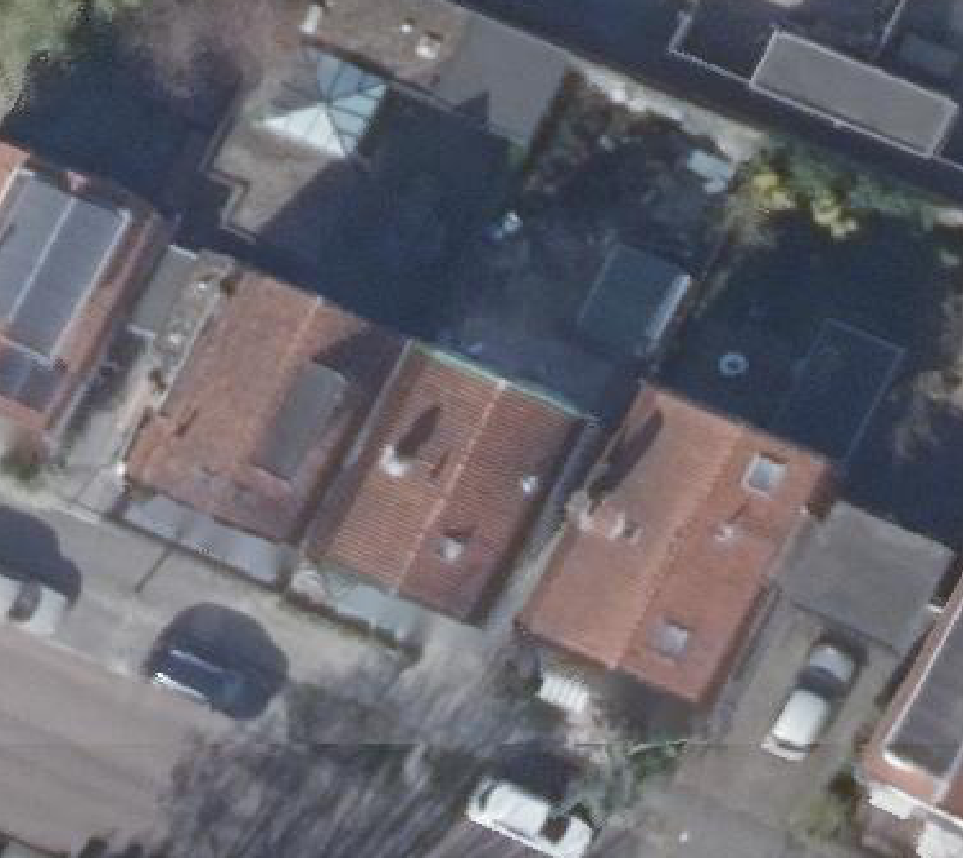 True ortho luchtfoto van Krommenie met zicht op woning