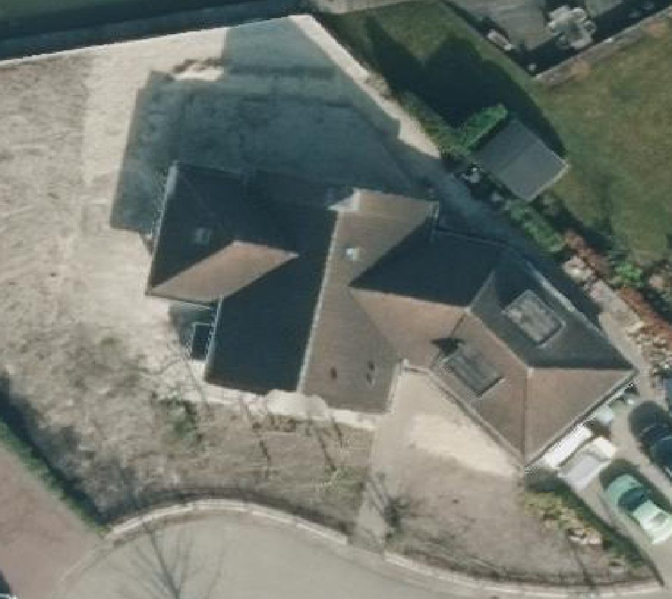True ortho luchtfoto van Emmen met zicht op woning