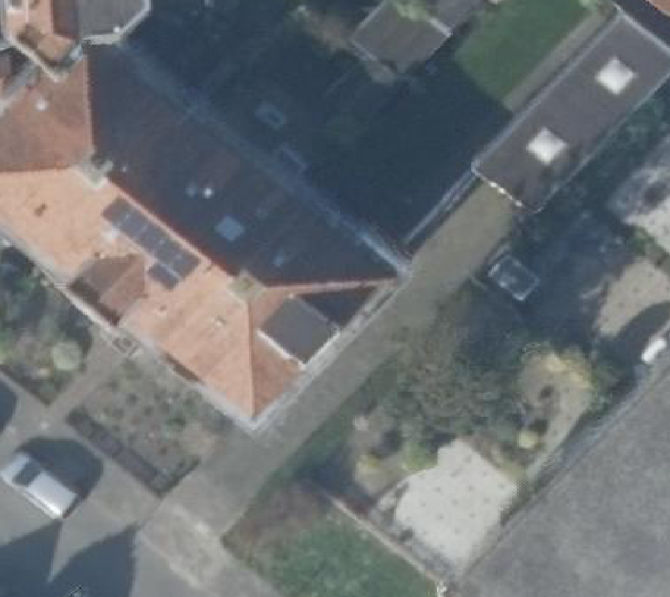 True ortho luchtfoto van Zwanenburg met zicht op woning