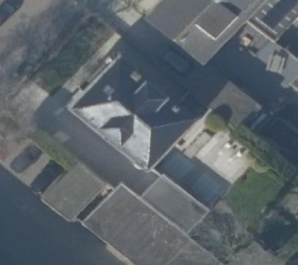 True ortho luchtfoto van Zwanenburg met zicht op woning