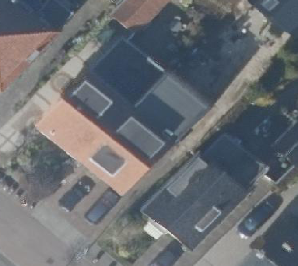 True ortho luchtfoto van Zwanenburg met zicht op woning