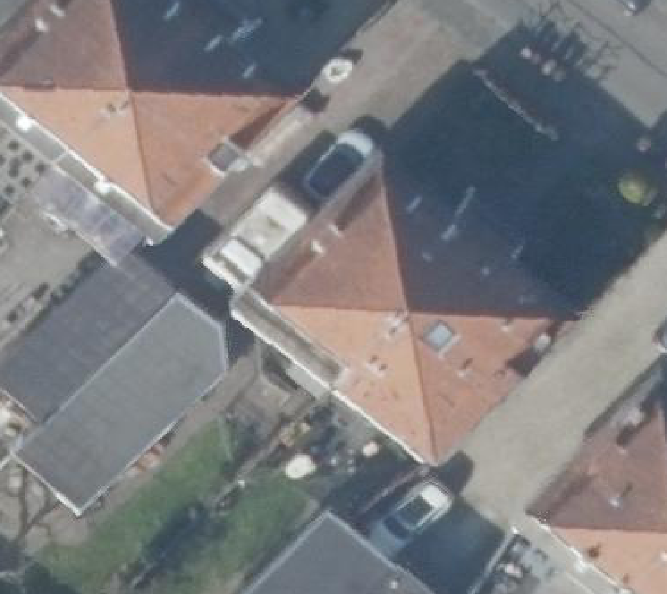 True ortho luchtfoto van Zwanenburg met zicht op woning