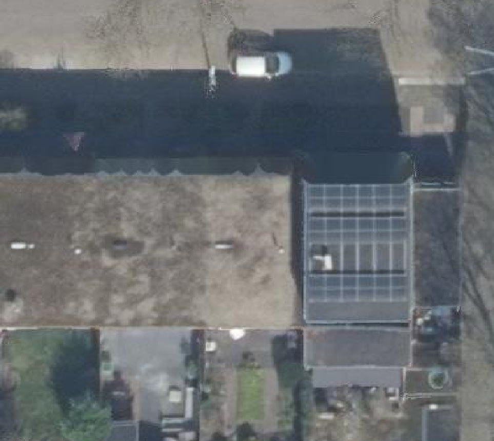 True ortho luchtfoto van Hoogland met zicht op woning