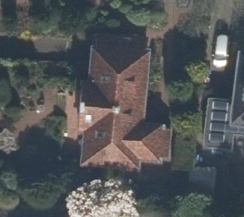 True ortho luchtfoto van Baarn met zicht op woning