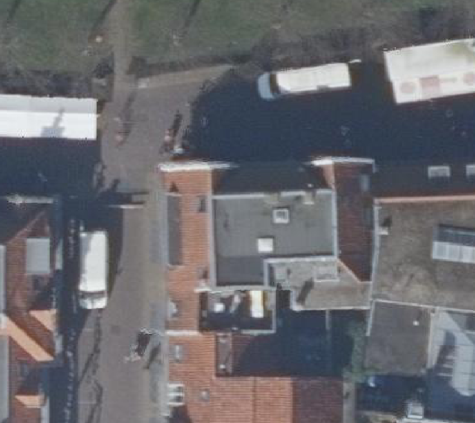 True ortho luchtfoto van Bergen (Nh) met zicht op woning
