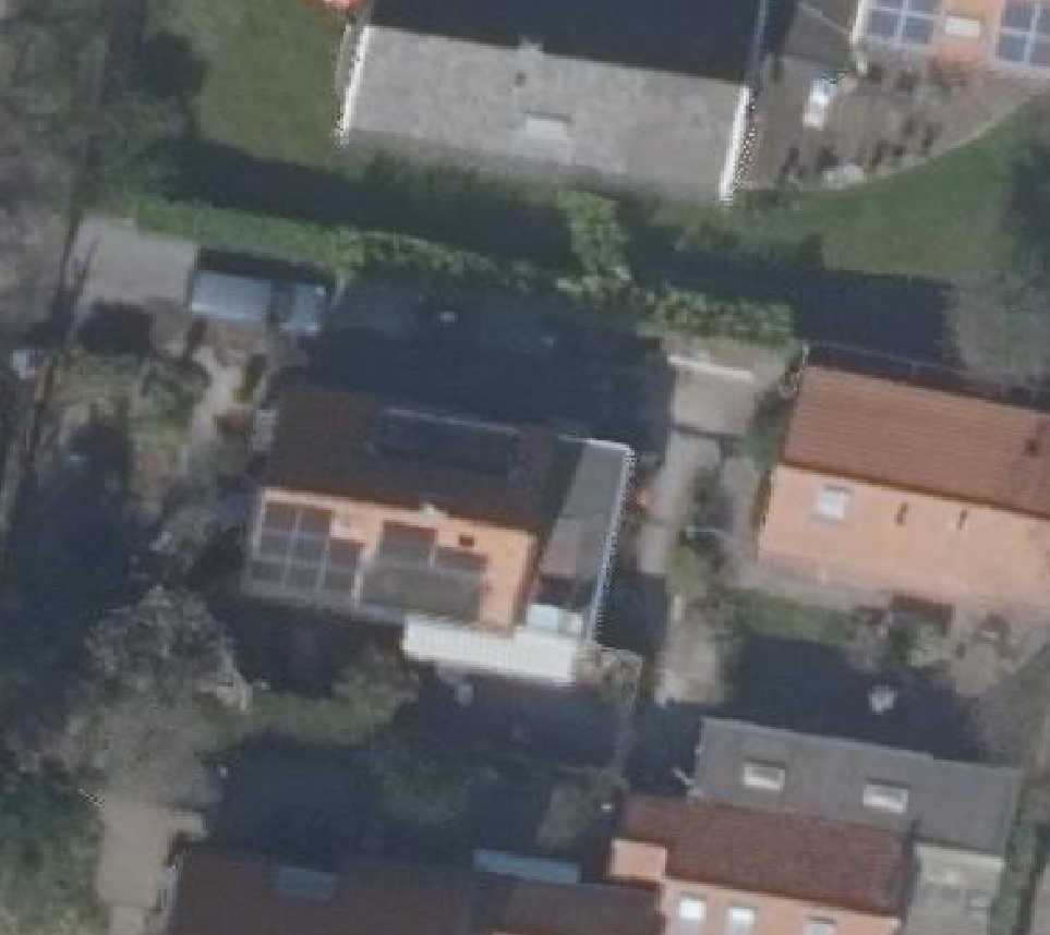 True ortho luchtfoto van Bergen (Nh) met zicht op woning