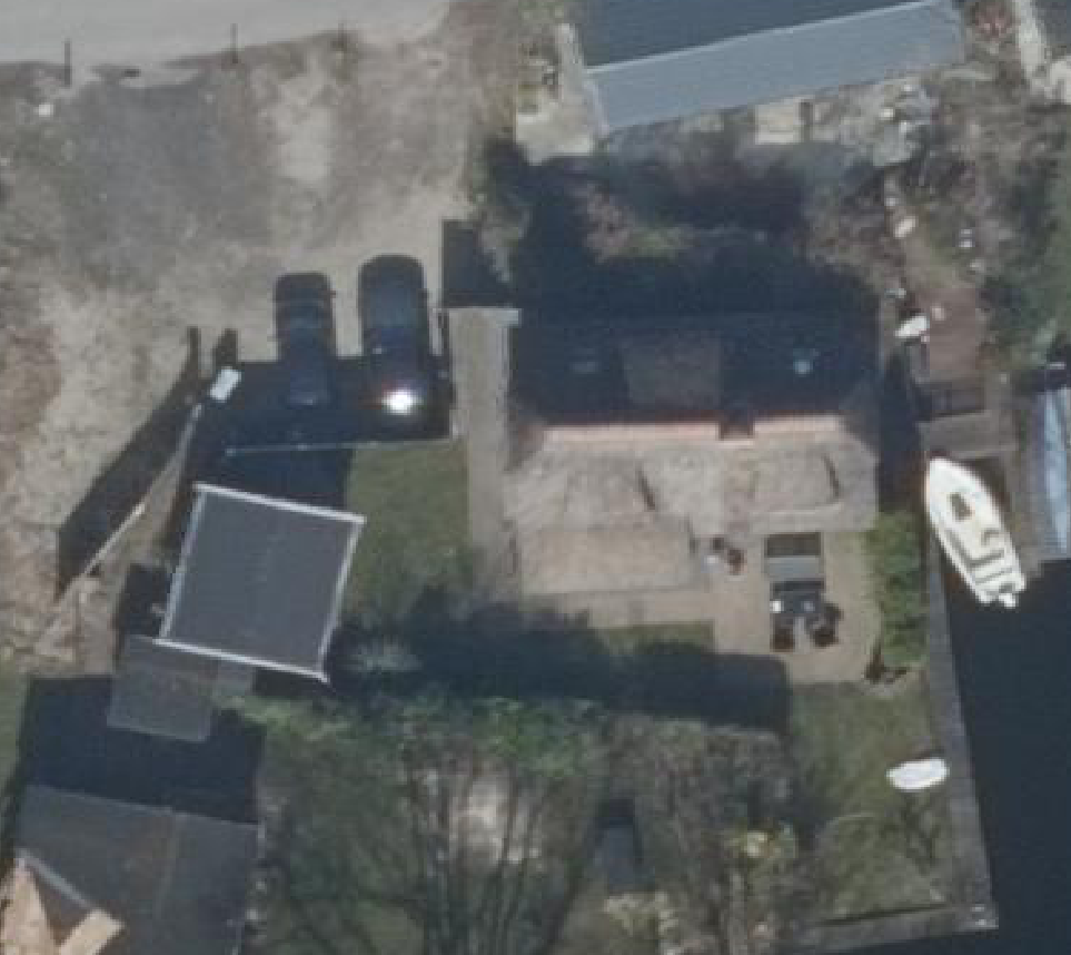 True ortho luchtfoto van Vinkeveen met zicht op woning