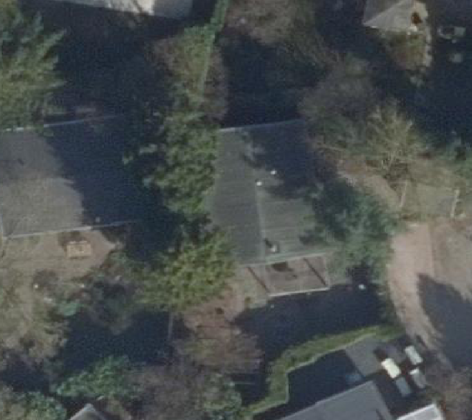 True ortho luchtfoto van Putten met zicht op woning