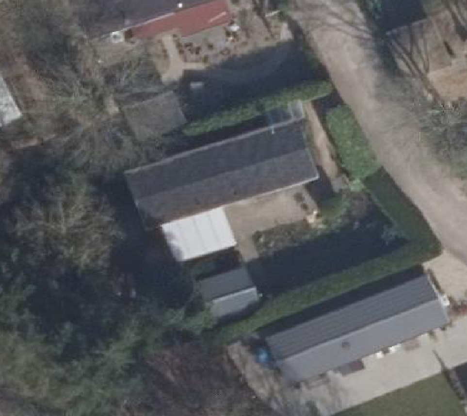 True ortho luchtfoto van Putten met zicht op woning