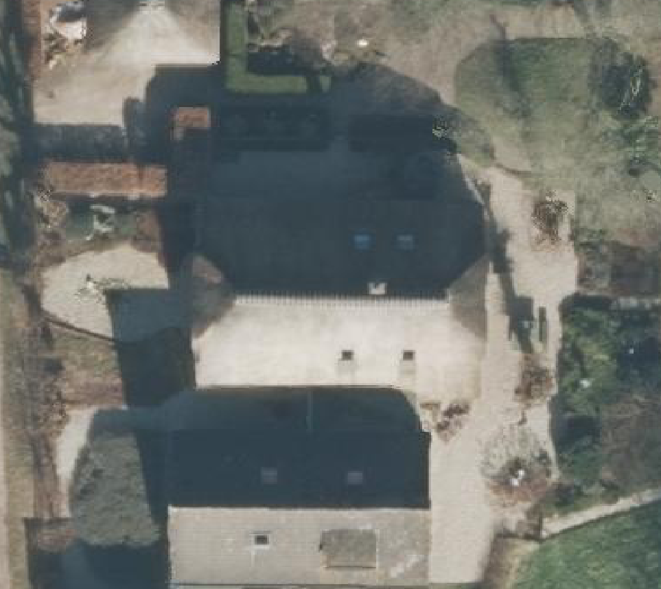 True ortho luchtfoto van Emst met zicht op woning