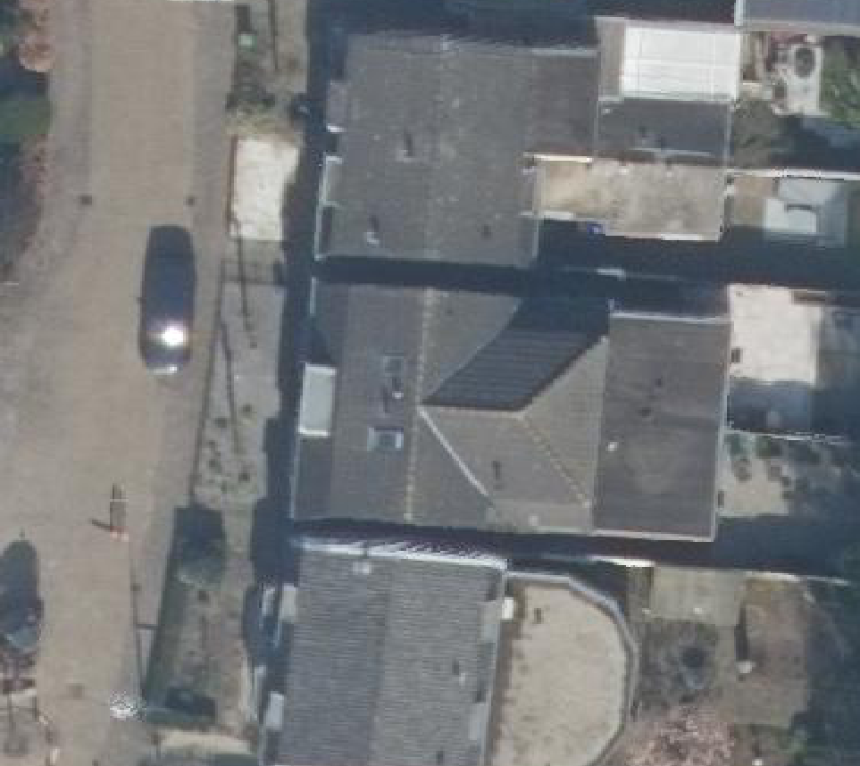 True ortho luchtfoto van Baarn met zicht op woning