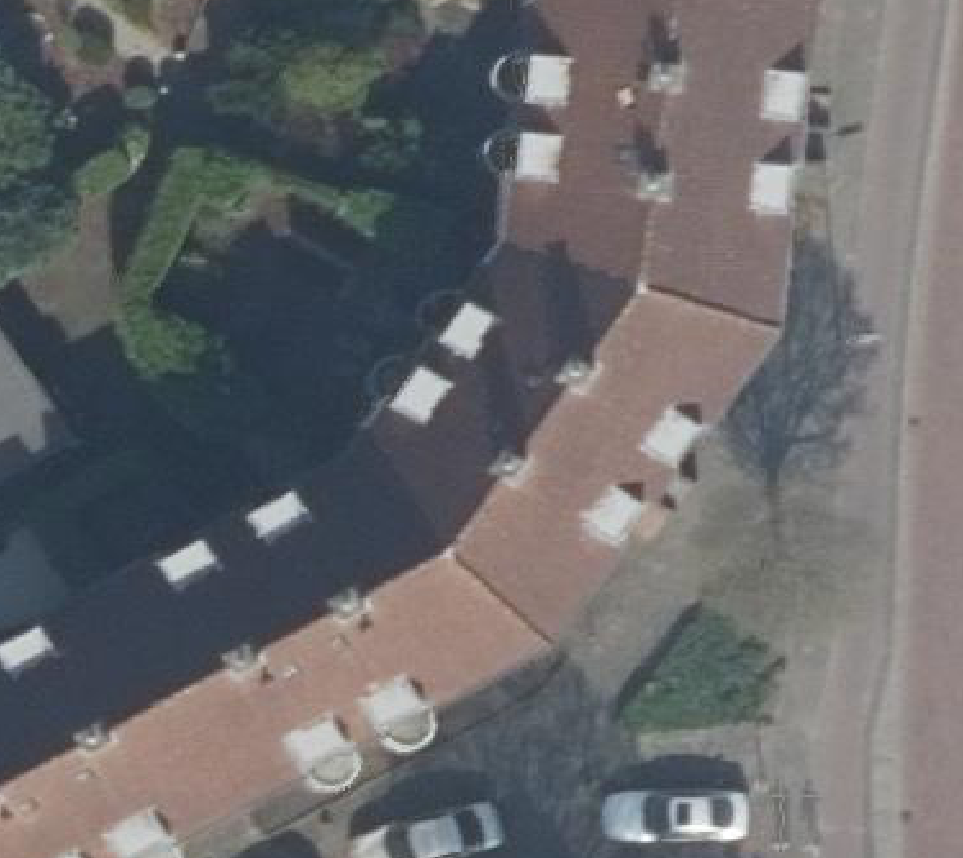 True ortho luchtfoto van Baarn met zicht op woning