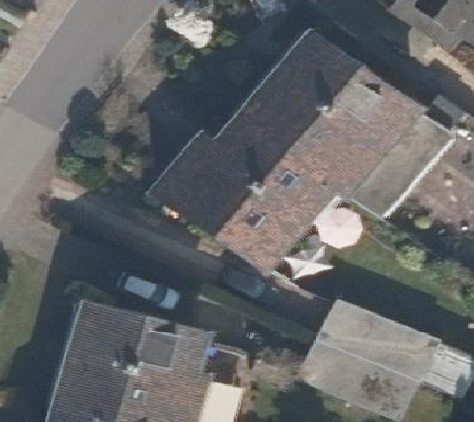 True ortho luchtfoto van Baarn met zicht op woning
