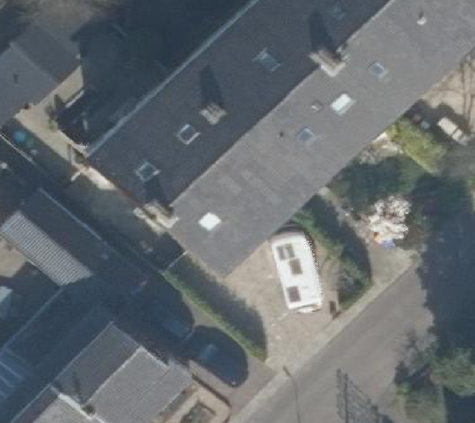 True ortho luchtfoto van Baarn met zicht op woning