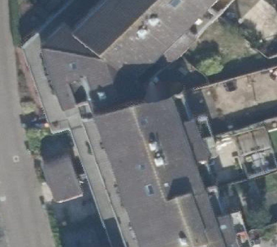 True ortho luchtfoto van Baarn met zicht op woning