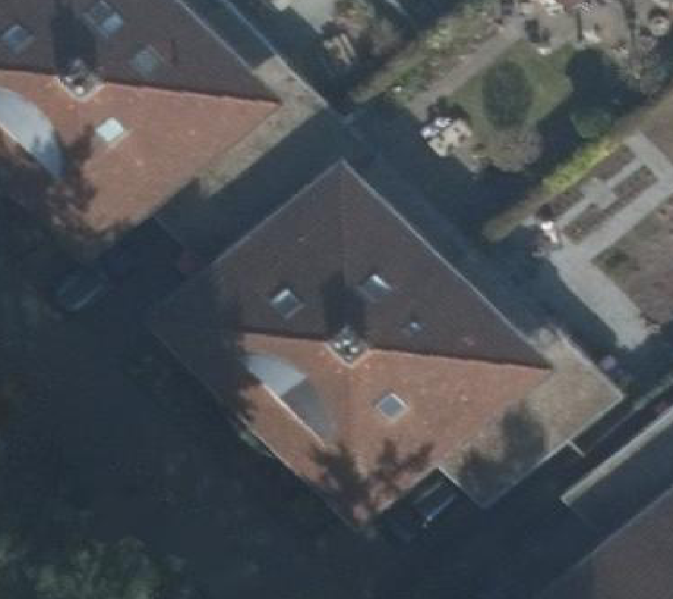 True ortho luchtfoto van Baarn met zicht op woning