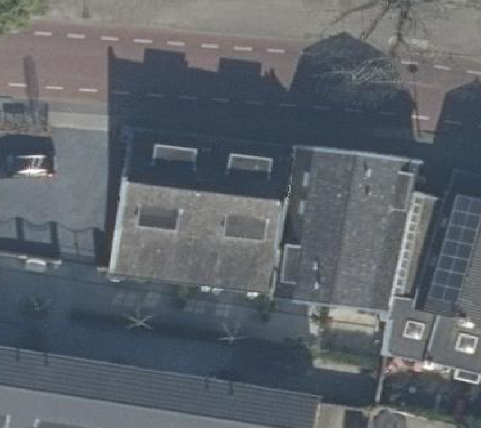 True ortho luchtfoto van Baarn met zicht op woning