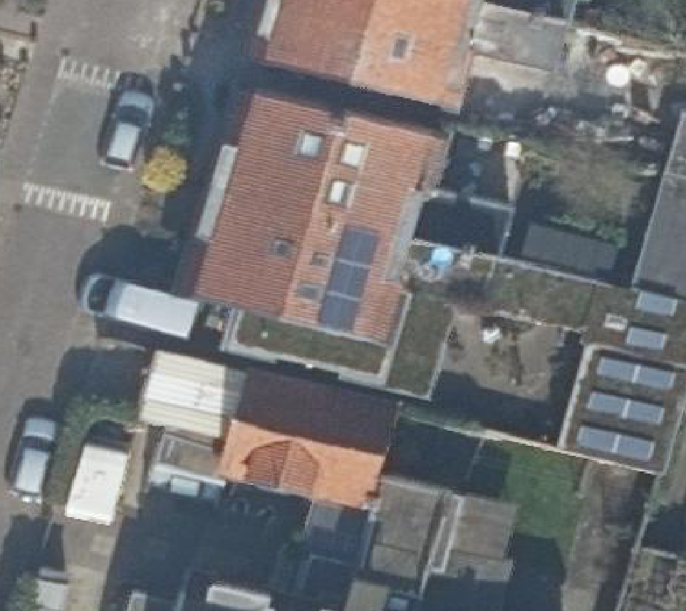 True ortho luchtfoto van Baarn met zicht op woning