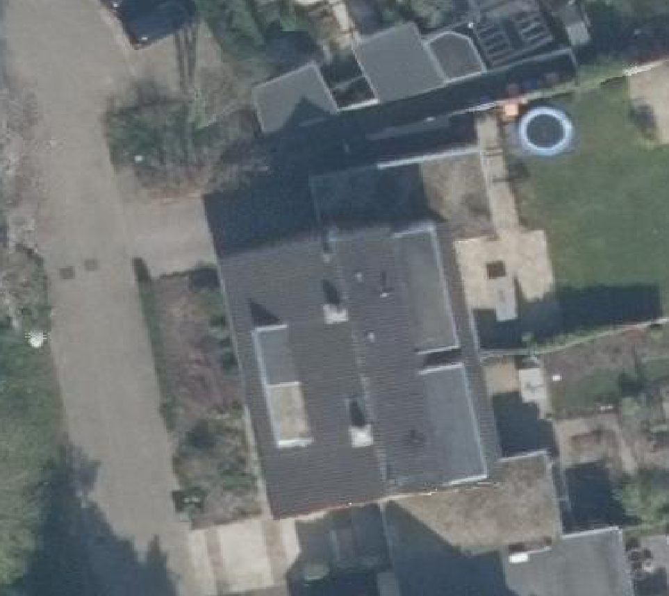 True ortho luchtfoto van Baarn met zicht op woning