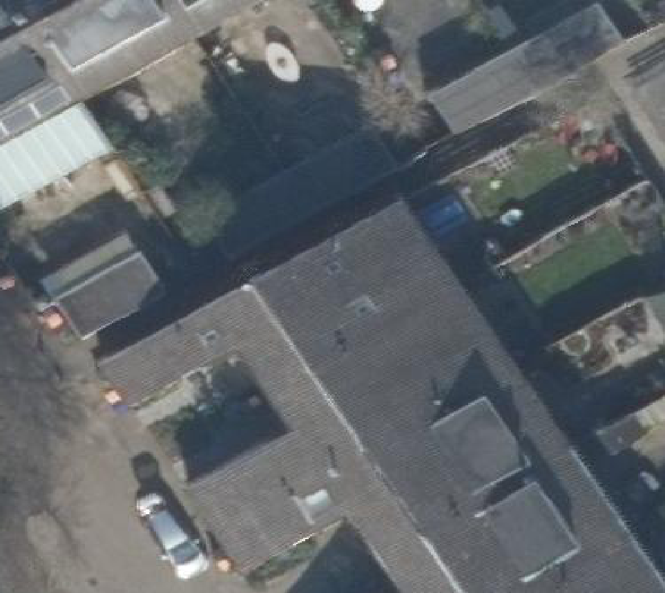 True ortho luchtfoto van Baarn met zicht op woning