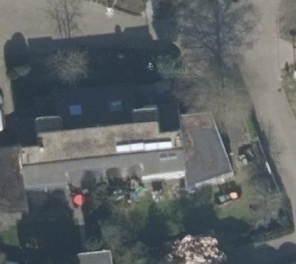 True ortho luchtfoto van Baarn met zicht op woning