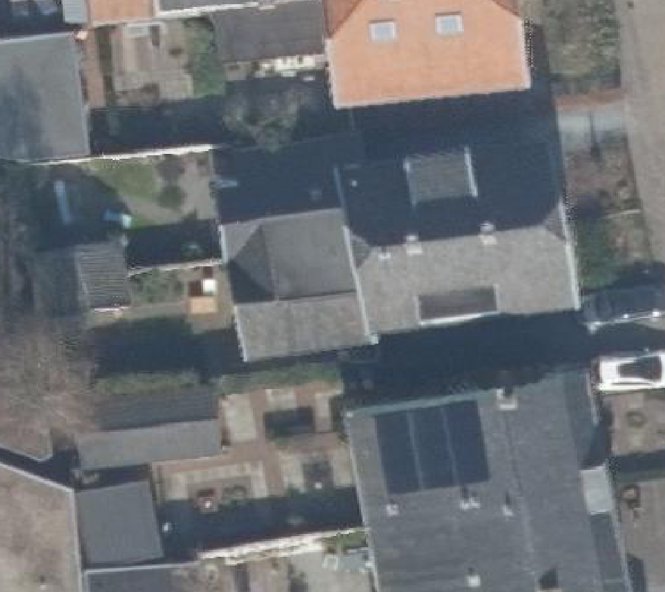 True ortho luchtfoto van Baarn met zicht op woning