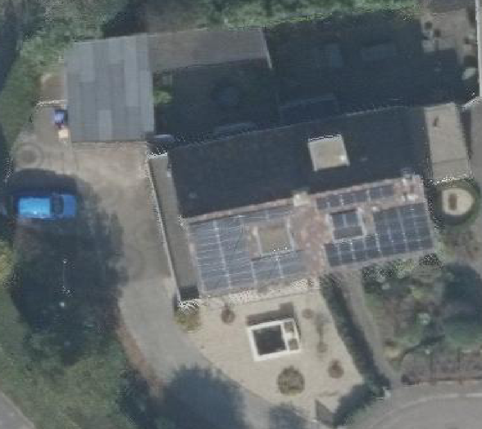 True ortho luchtfoto van Baarn met zicht op woning