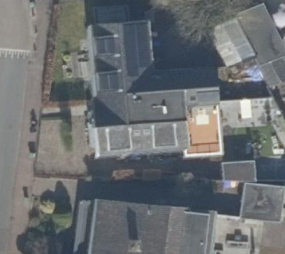 True ortho luchtfoto van Baarn met zicht op woning