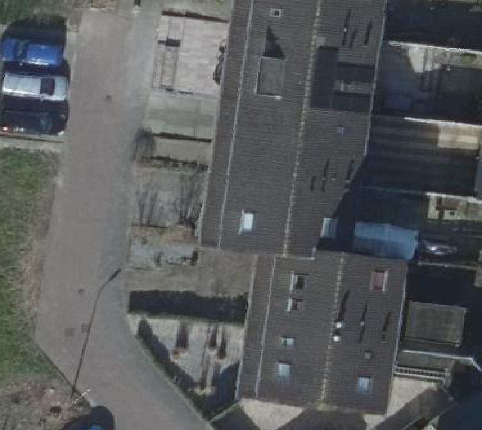 True ortho luchtfoto van 's-Gravendeel met zicht op woning