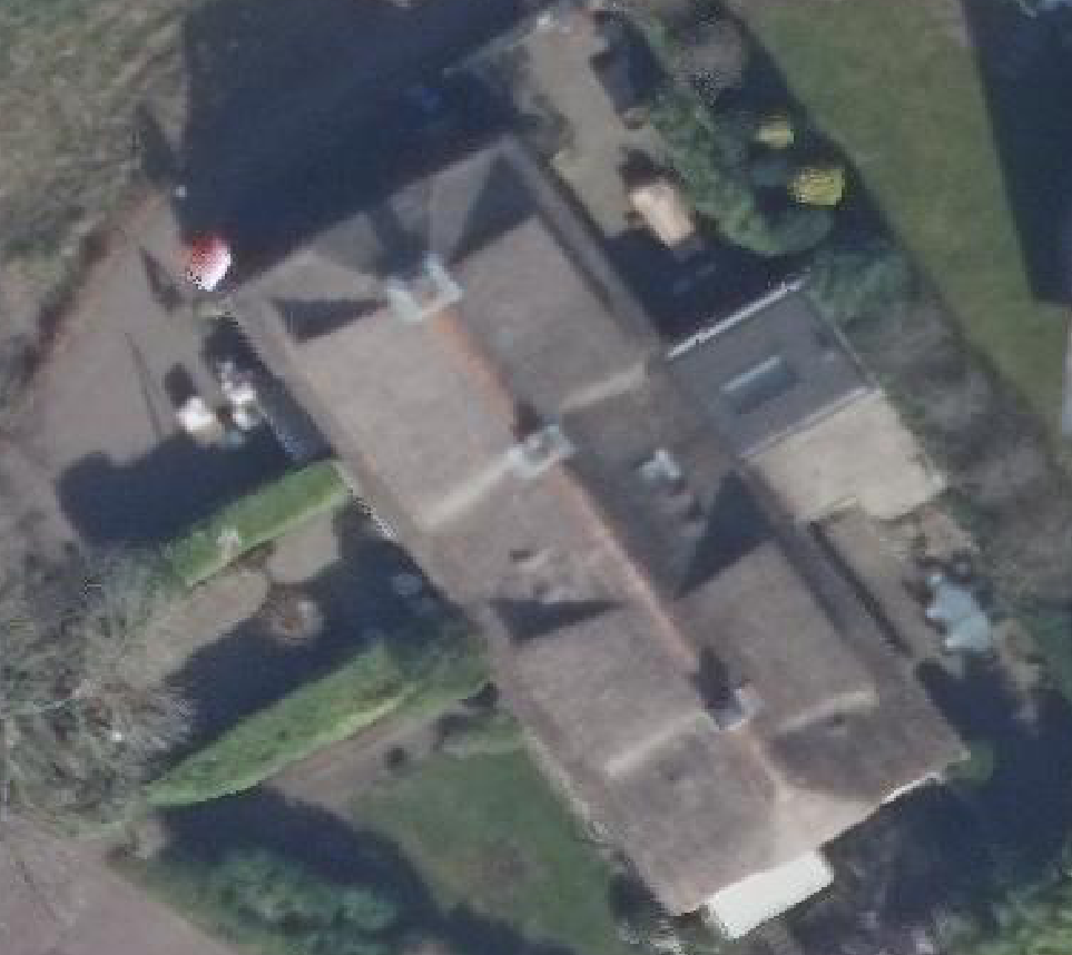 True ortho luchtfoto van Laren met zicht op woning