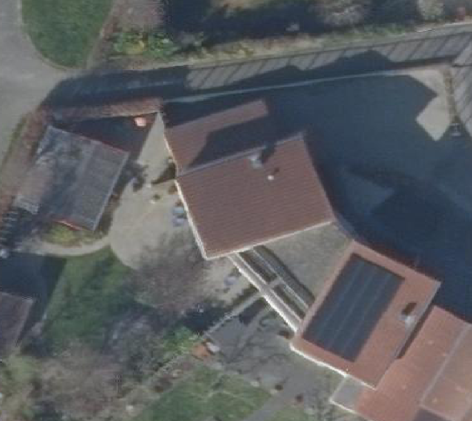 True ortho luchtfoto van Warmenhuizen met zicht op woning